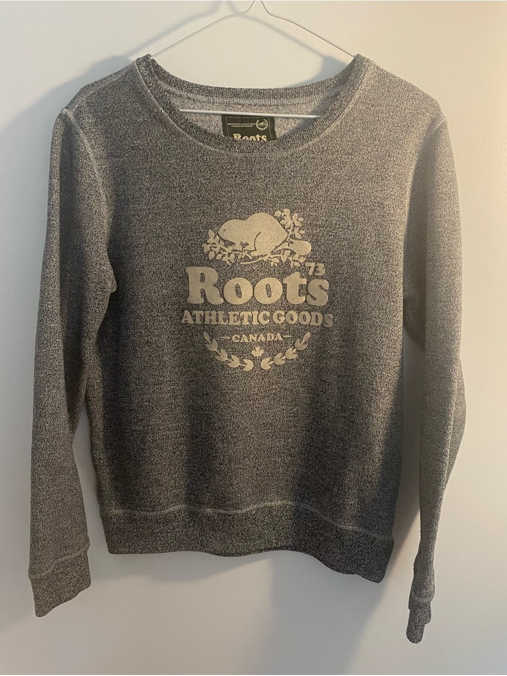 Vintage Roots Canada women’s crewneck sweatshirt, size M